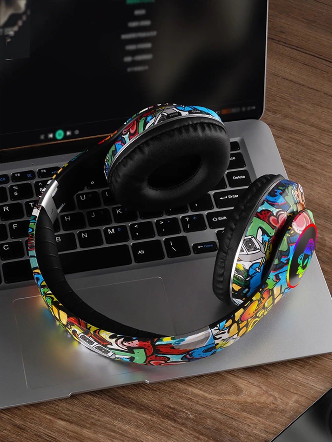 Fashion foldable headset Bluetooth headset, graffiti design, integrated convenient button, cool color lights Bluetooth headset